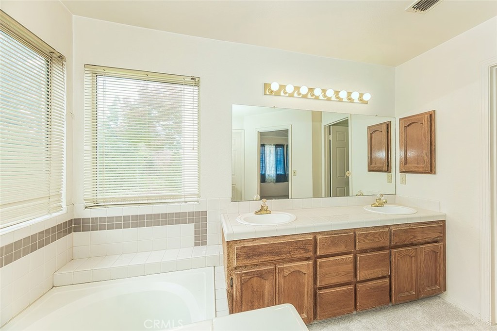 9659 N Shenandoah, Fresno, CA 93720