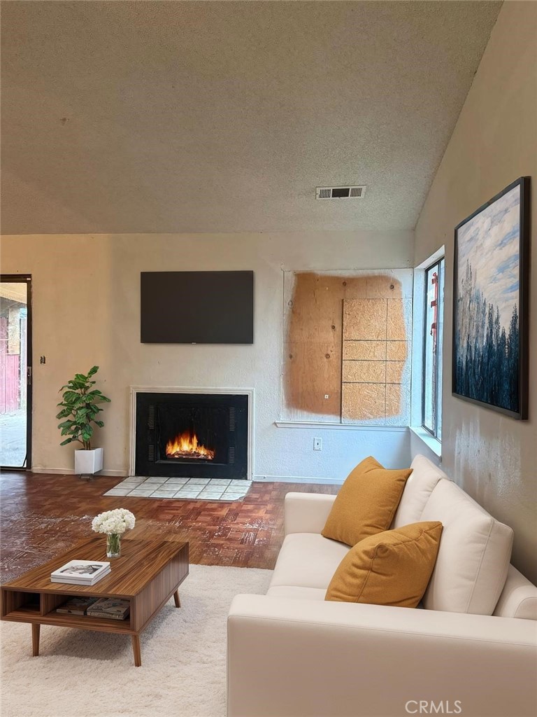 1644 N Tipton St, Visalia, CA 93292