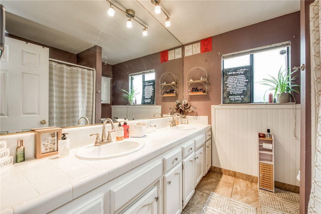 6189 N Cleo Avenue, Fresno, CA 93722