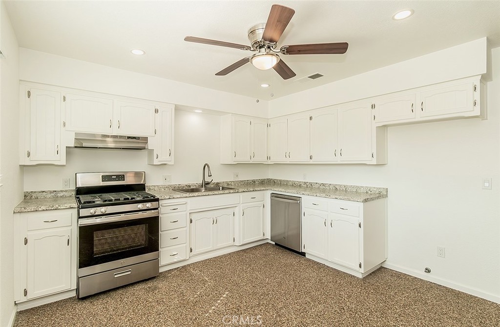 1093 Raymond, Hanford, CA 93230