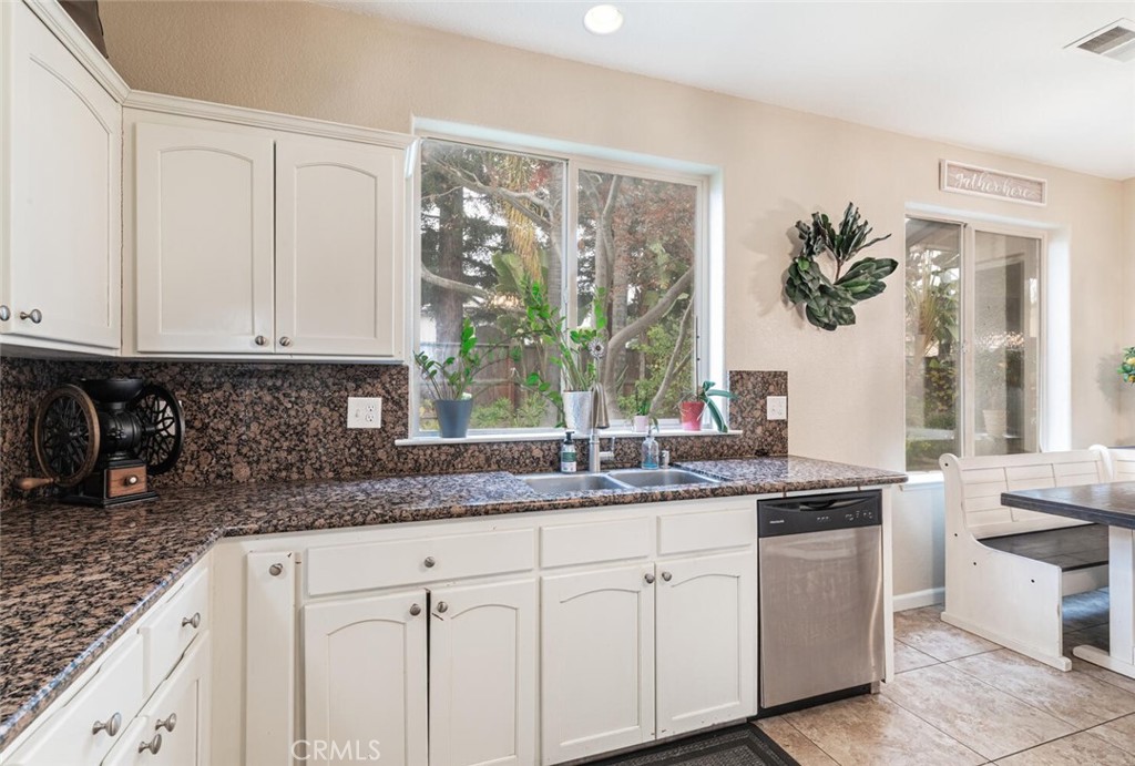 2170 W Beechwood Ave, Fresno, CA 93711