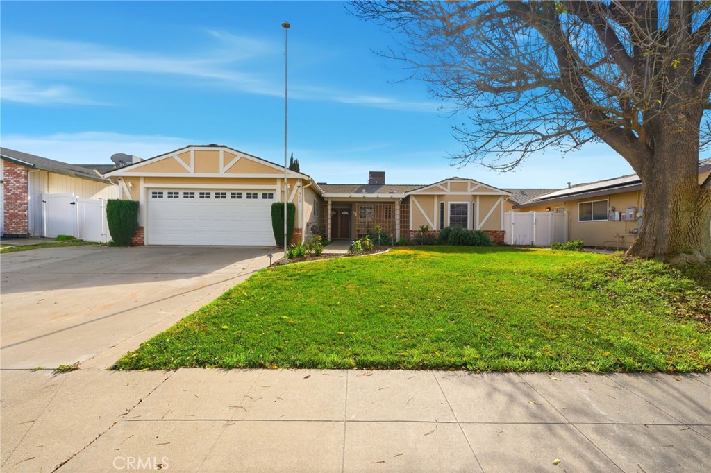 905 Redwood, Lemoore, CA 93245