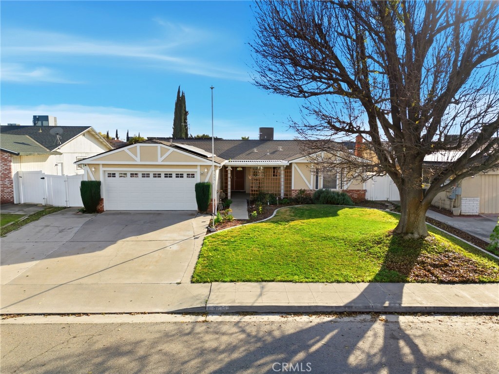 905 Redwood, Lemoore, CA 93245