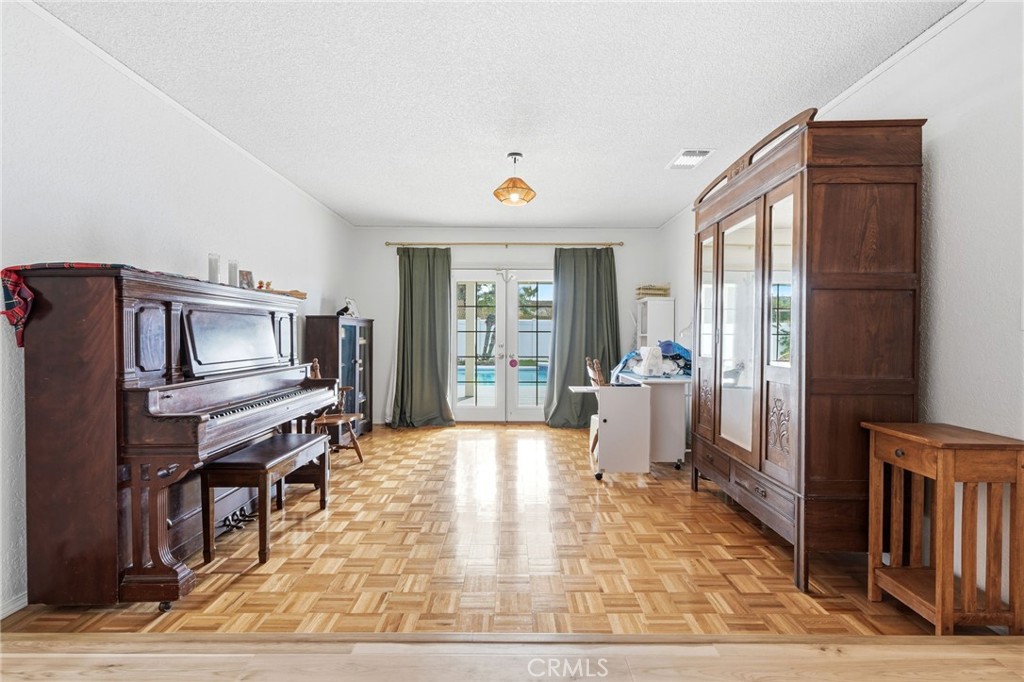 905 Redwood, Lemoore, CA 93245