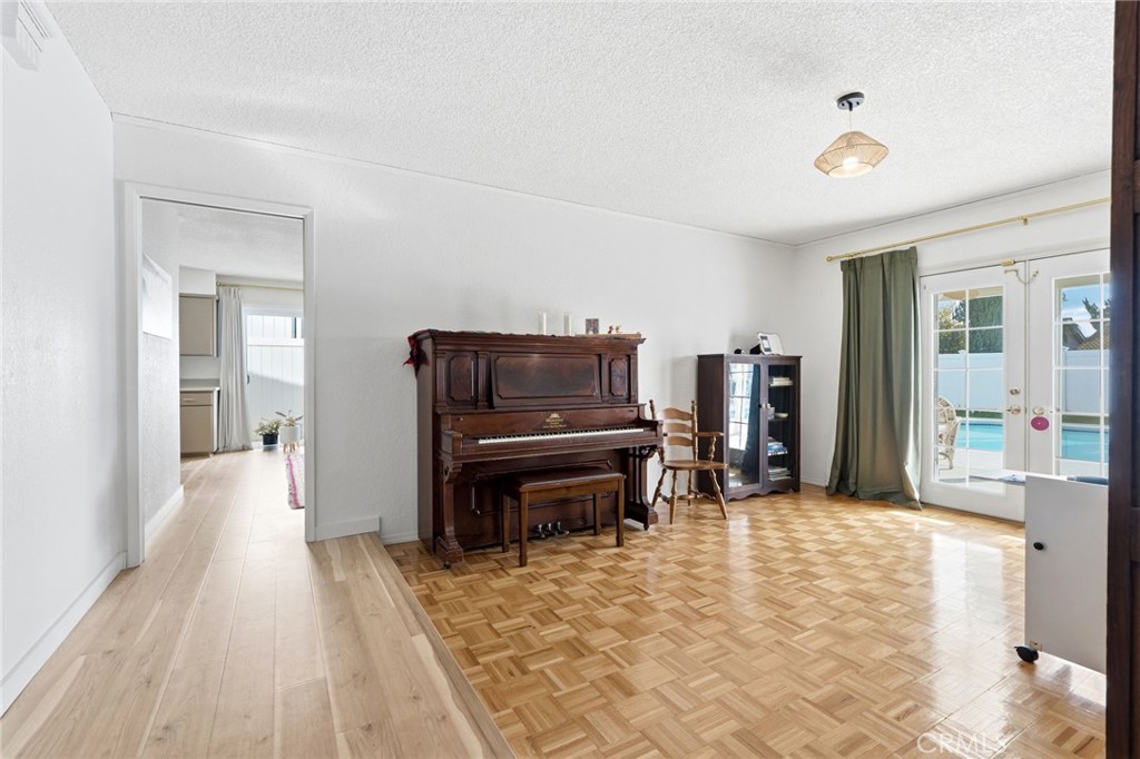 905 Redwood, Lemoore, CA 93245