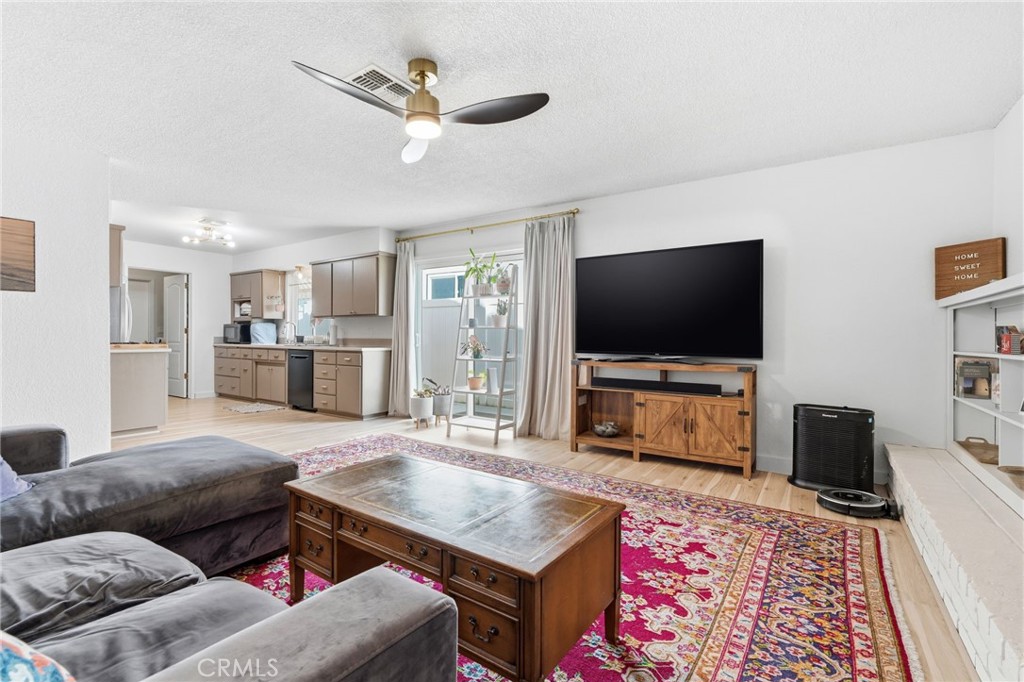 905 Redwood, Lemoore, CA 93245