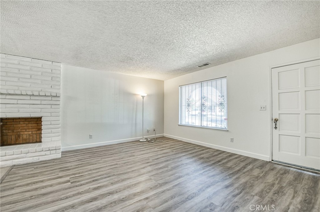 981 N Thorne Ave, Fresno, CA 93728