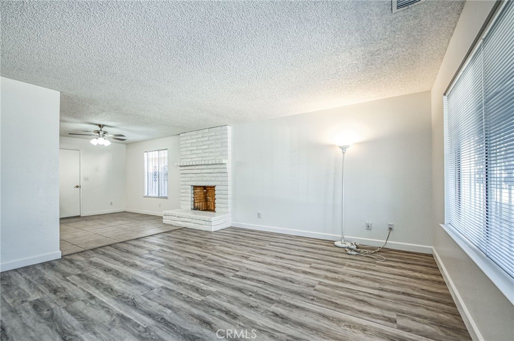 981 N Thorne Ave, Fresno, CA 93728