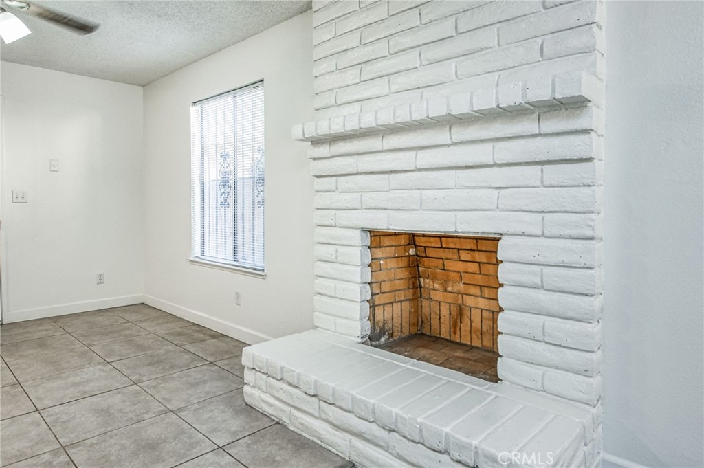 981 N Thorne Ave, Fresno, CA 93728