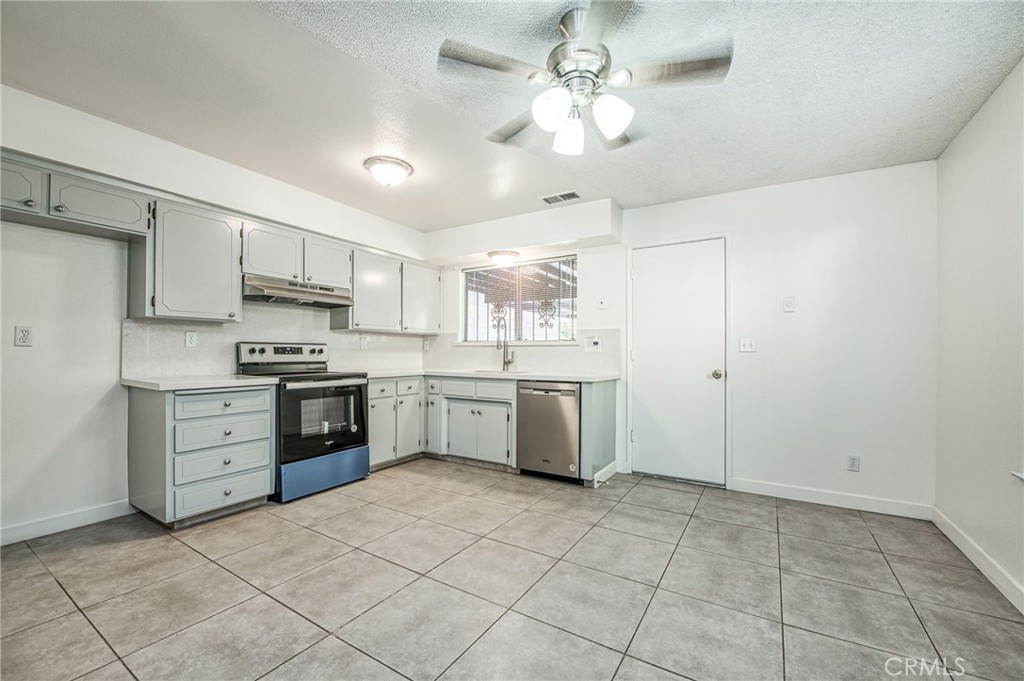 981 N Thorne Ave, Fresno, CA 93728