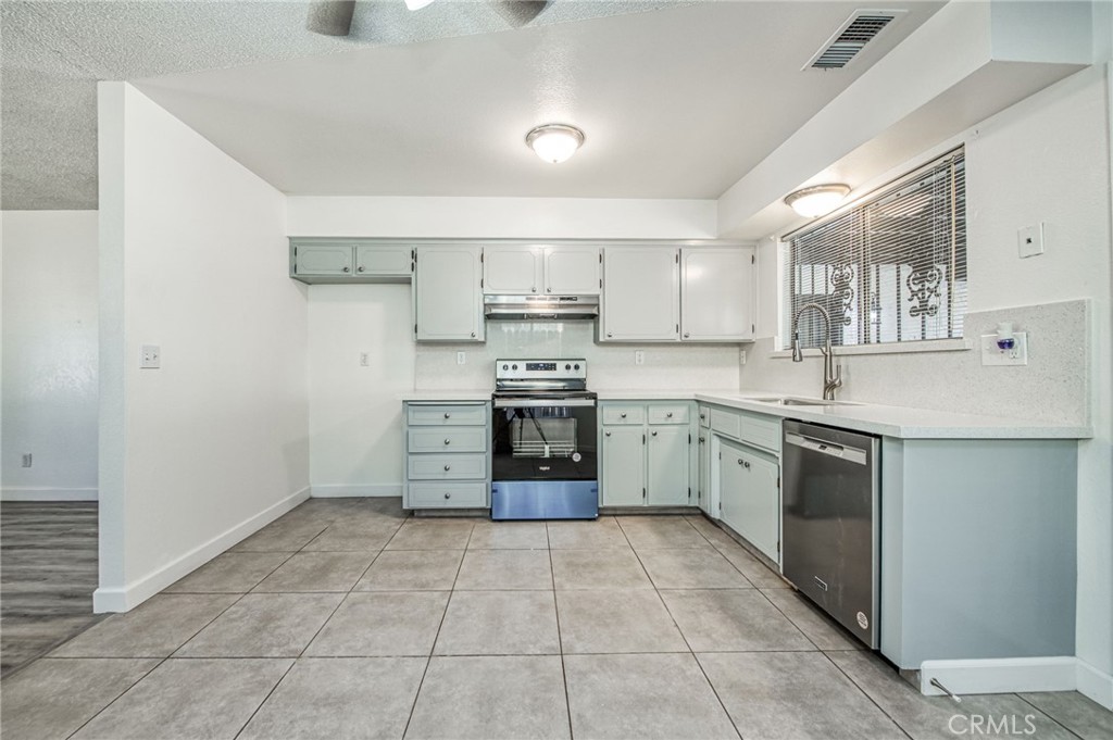 981 N Thorne Ave, Fresno, CA 93728