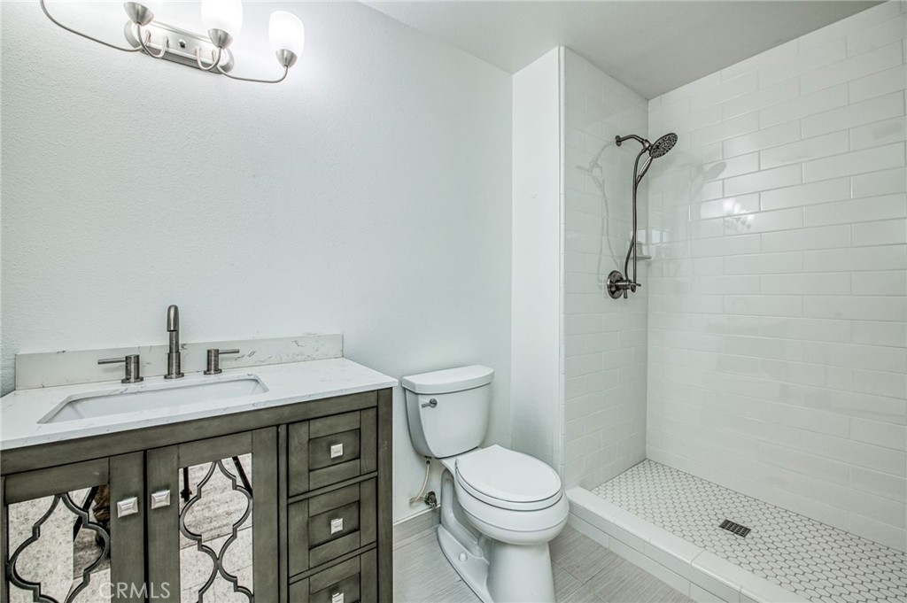 981 N Thorne Ave, Fresno, CA 93728