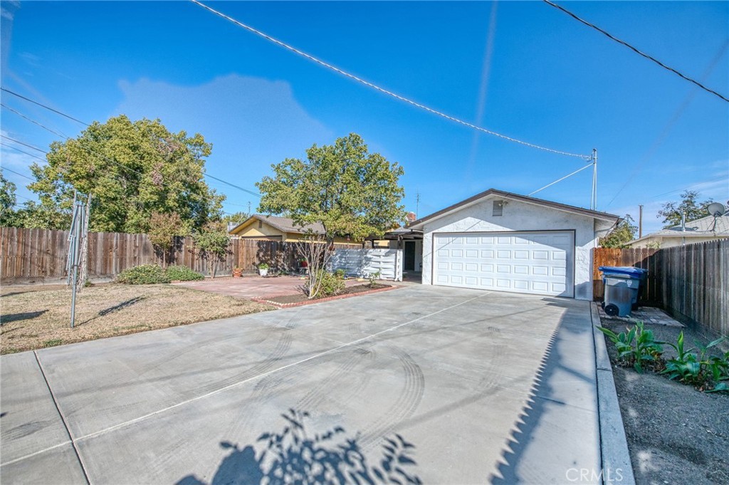 981 N Thorne Ave, Fresno, CA 93728