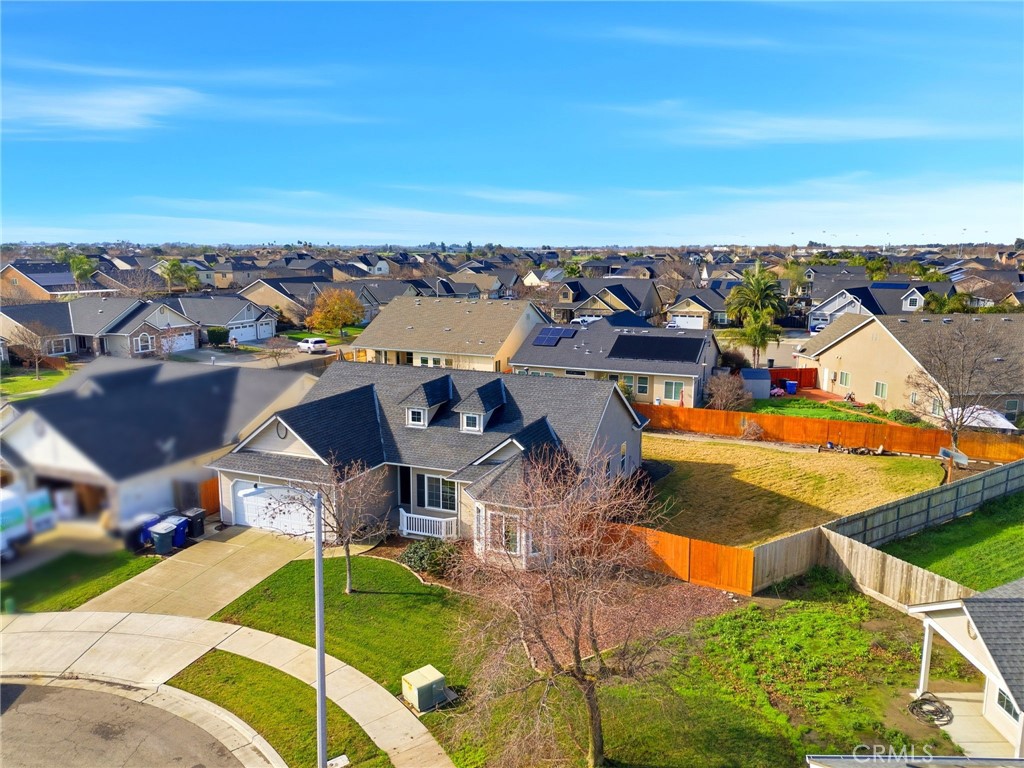 1206 N Kaplan Pl, Hanford, CA 93230