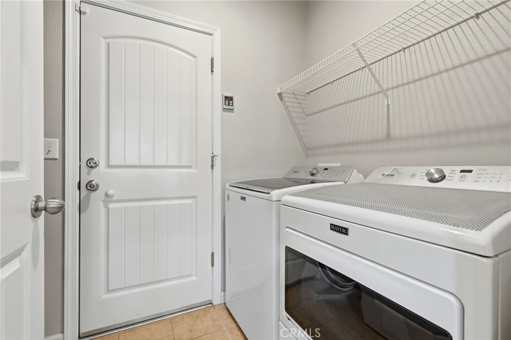 1206 N Kaplan Pl, Hanford, CA 93230