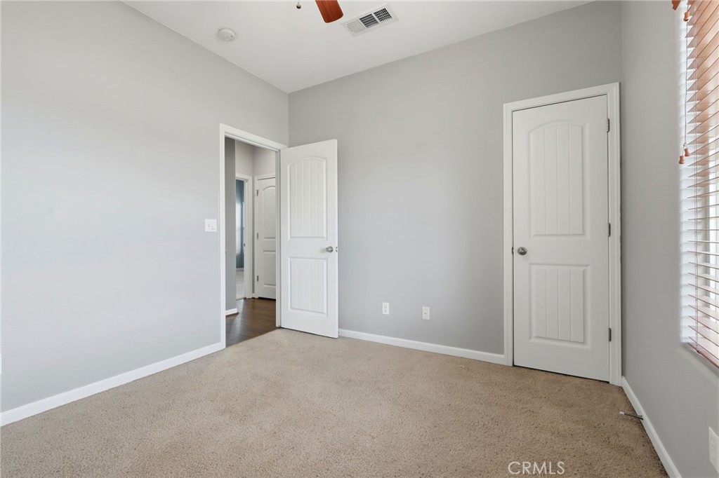 1206 N Kaplan Pl, Hanford, CA 93230