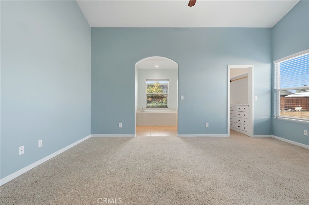 1206 N Kaplan Pl, Hanford, CA 93230