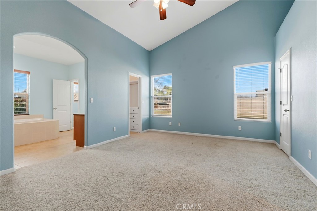 1206 N Kaplan Pl, Hanford, CA 93230