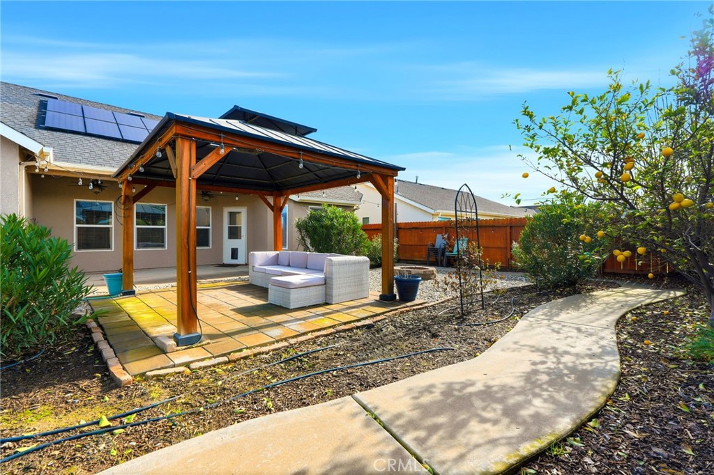 1206 N Kaplan Pl, Hanford, CA 93230