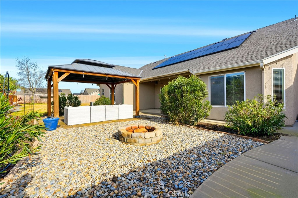 1206 N Kaplan Pl, Hanford, CA 93230