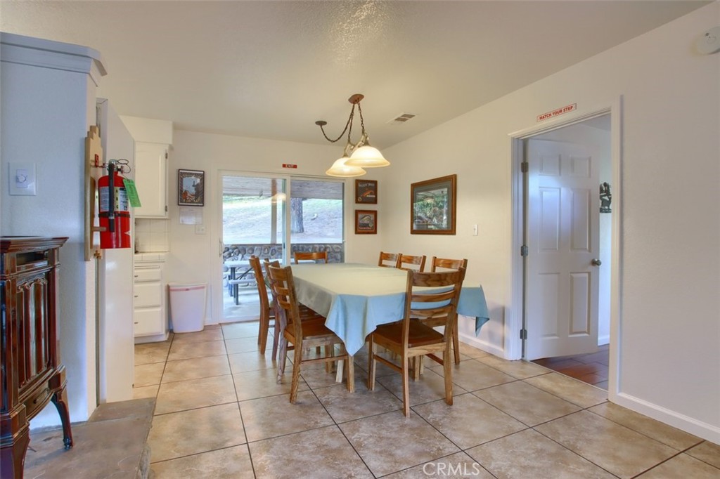42583 Shady Ln, Oakhurst, CA 93644