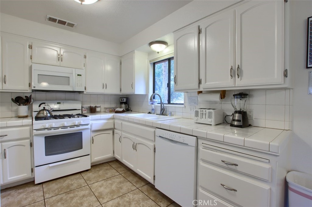 42583 Shady Ln, Oakhurst, CA 93644