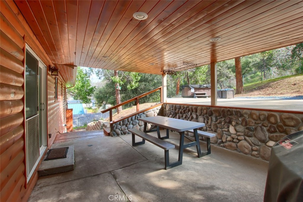 42583 Shady Ln, Oakhurst, CA 93644