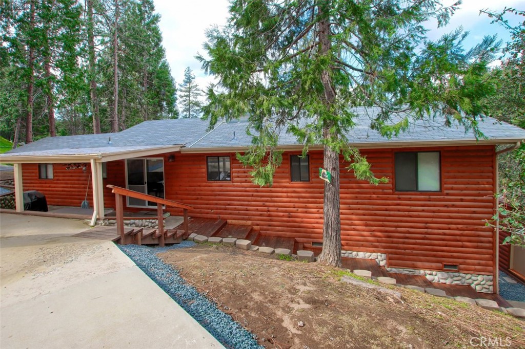 42583 Shady Ln, Oakhurst, CA 93644