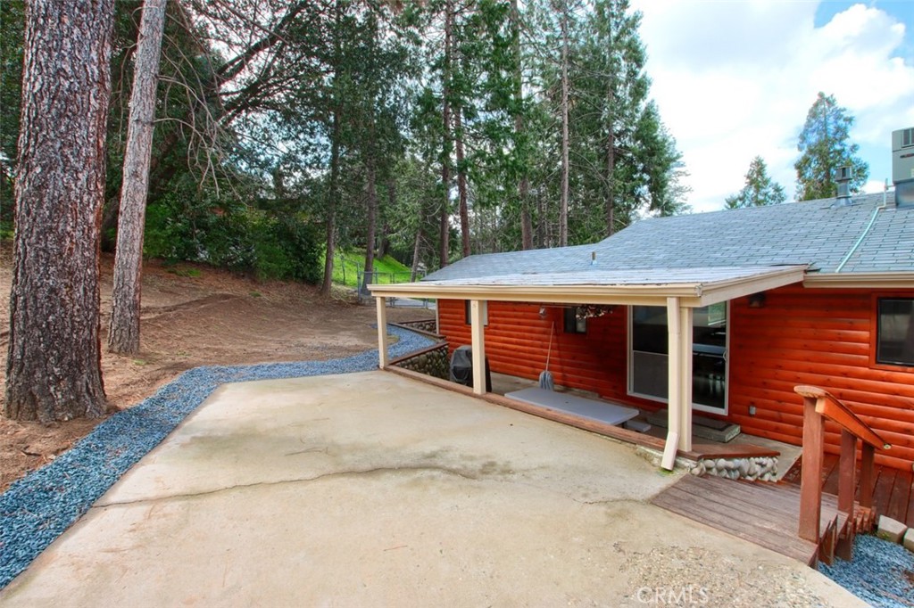 42583 Shady Ln, Oakhurst, CA 93644