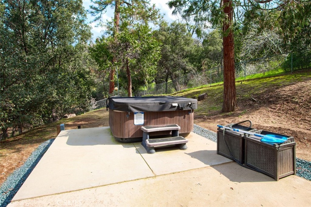 42583 Shady Ln, Oakhurst, CA 93644