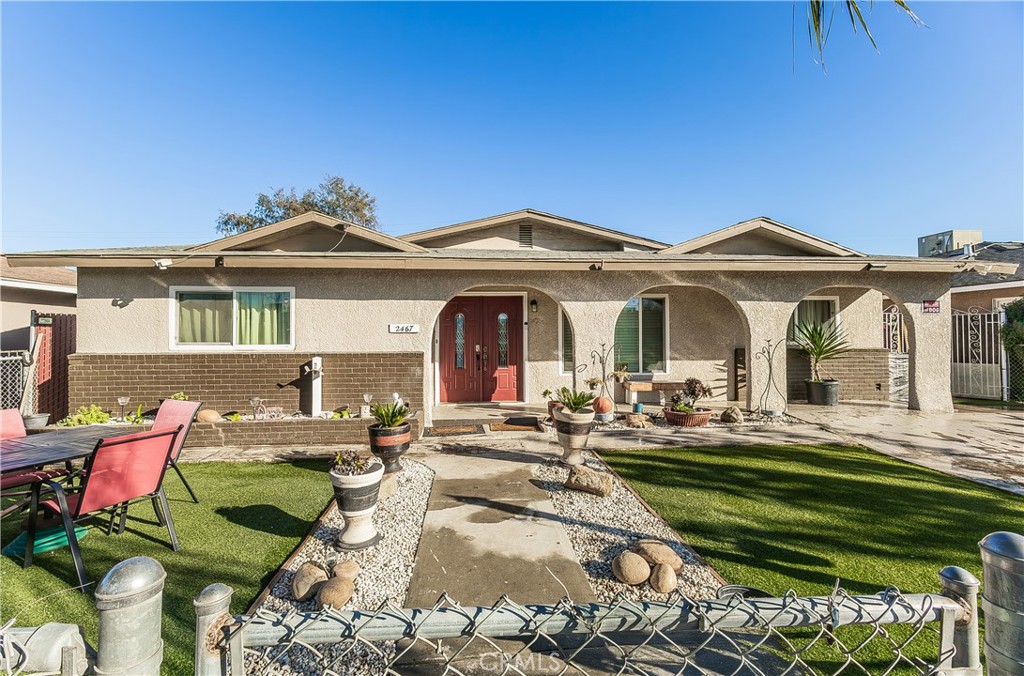 2467 S Holloway Ave, Fresno, CA 93725