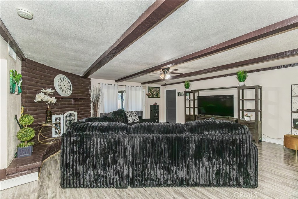 2467 S Holloway Ave, Fresno, CA 93725