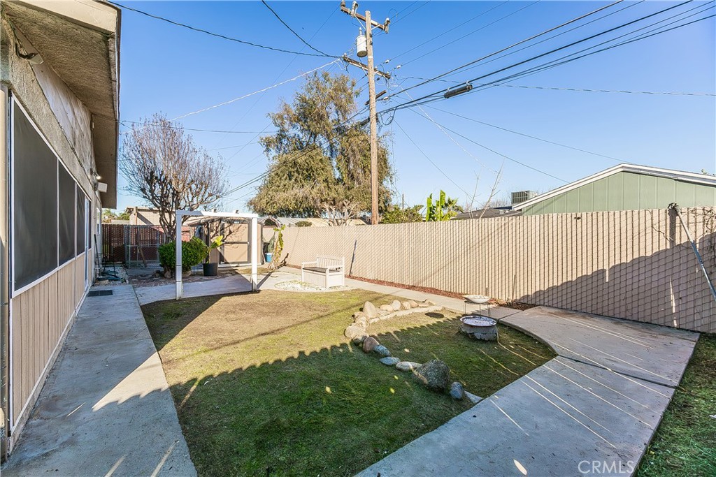 2467 S Holloway Ave, Fresno, CA 93725