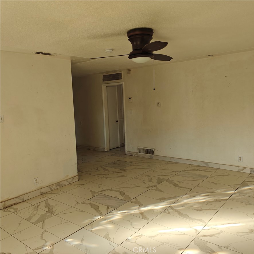 2615 N Bond Ave, Fresno, CA 93703