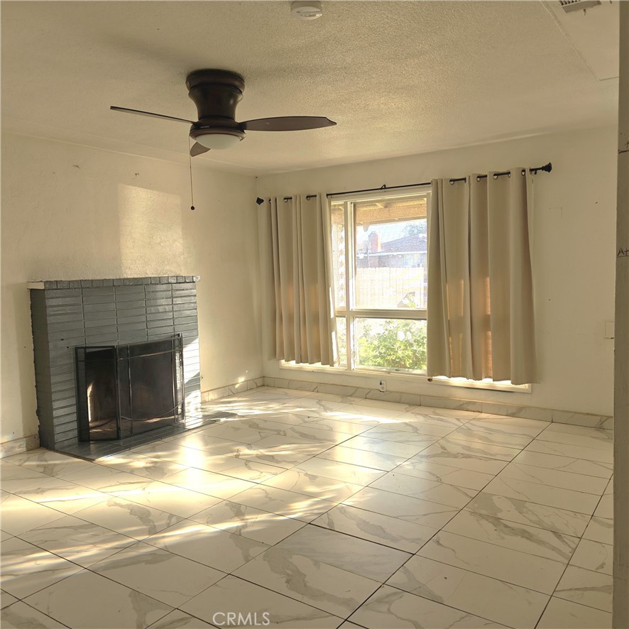 2615 N Bond Ave, Fresno, CA 93703