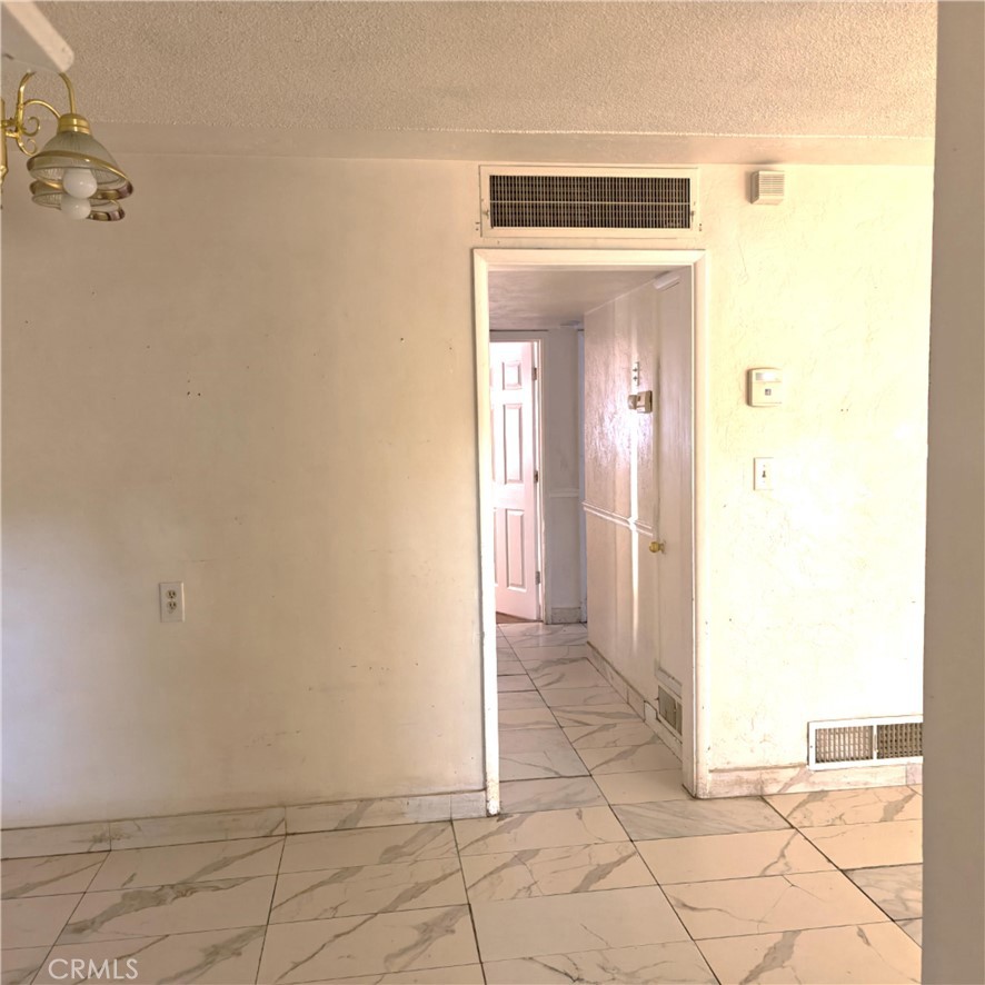 2615 N Bond Ave, Fresno, CA 93703