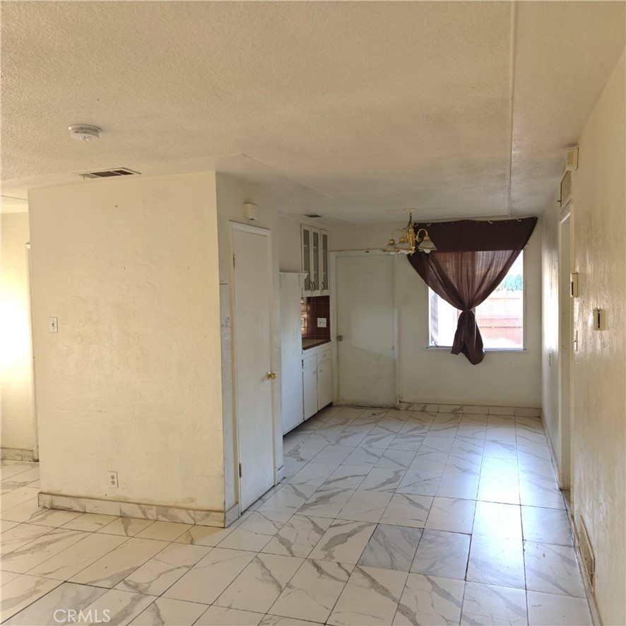 2615 N Bond Ave, Fresno, CA 93703