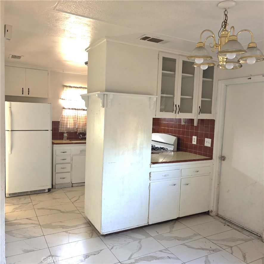 2615 N Bond Ave, Fresno, CA 93703