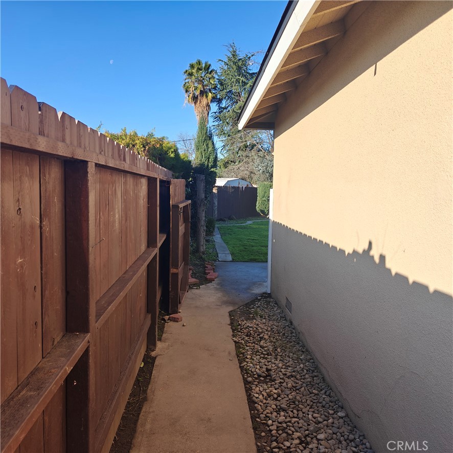 2615 N Bond Ave, Fresno, CA 93703