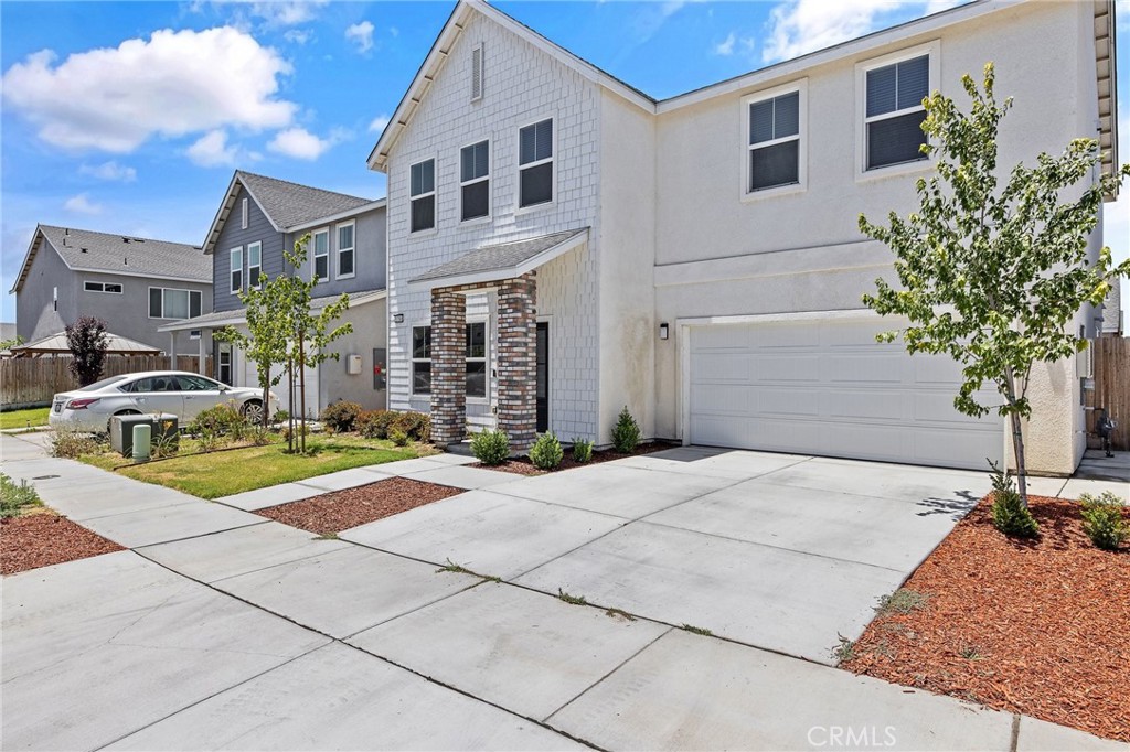 1754 N Aster Lake Rd, Hanford, CA 93230