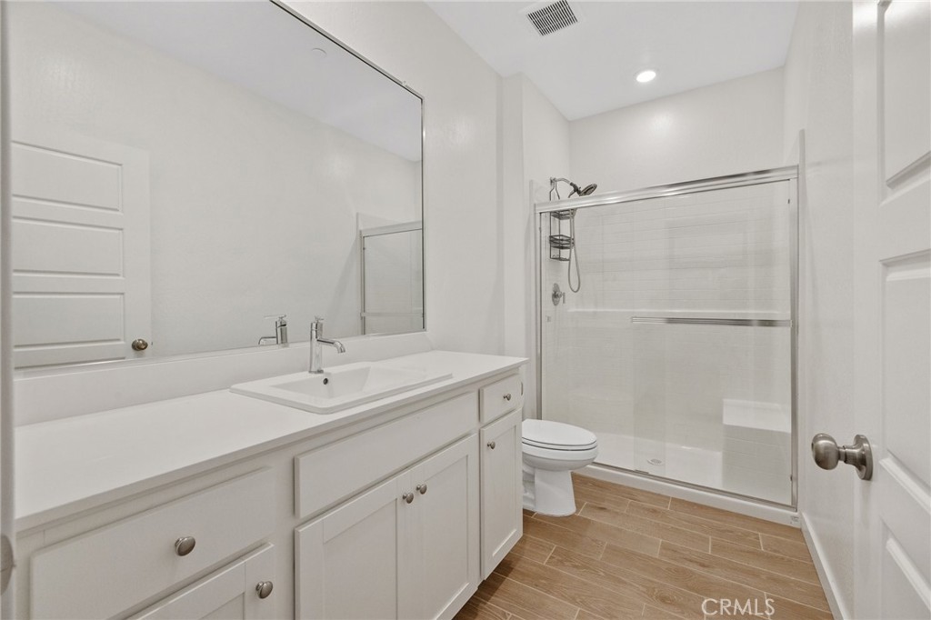 1754 N Aster Lake Rd, Hanford, CA 93230