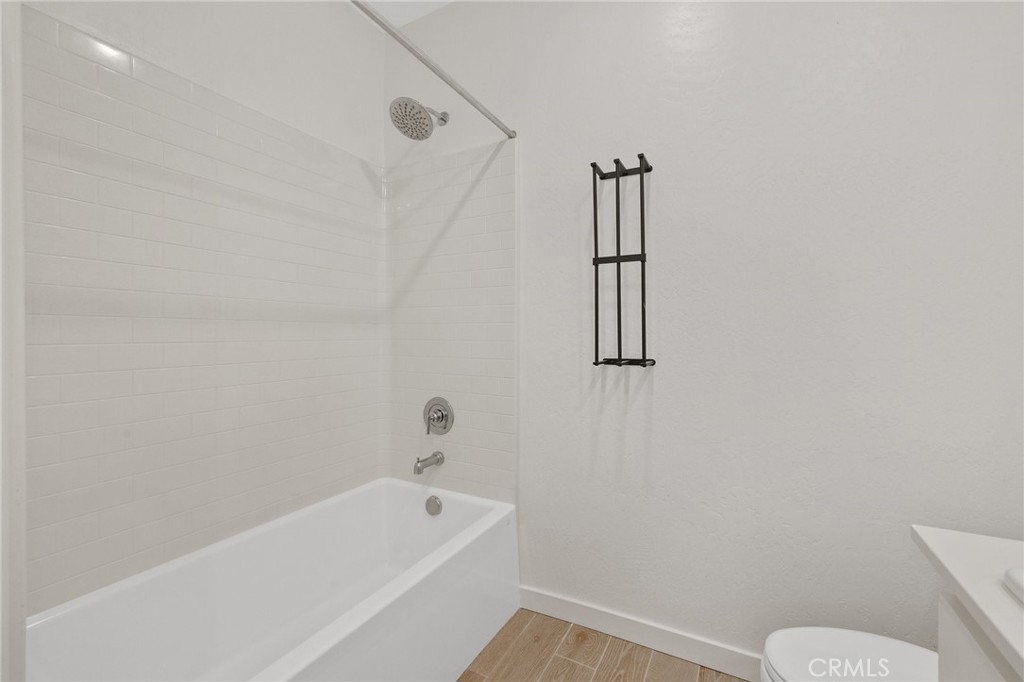 1754 N Aster Lake Rd, Hanford, CA 93230