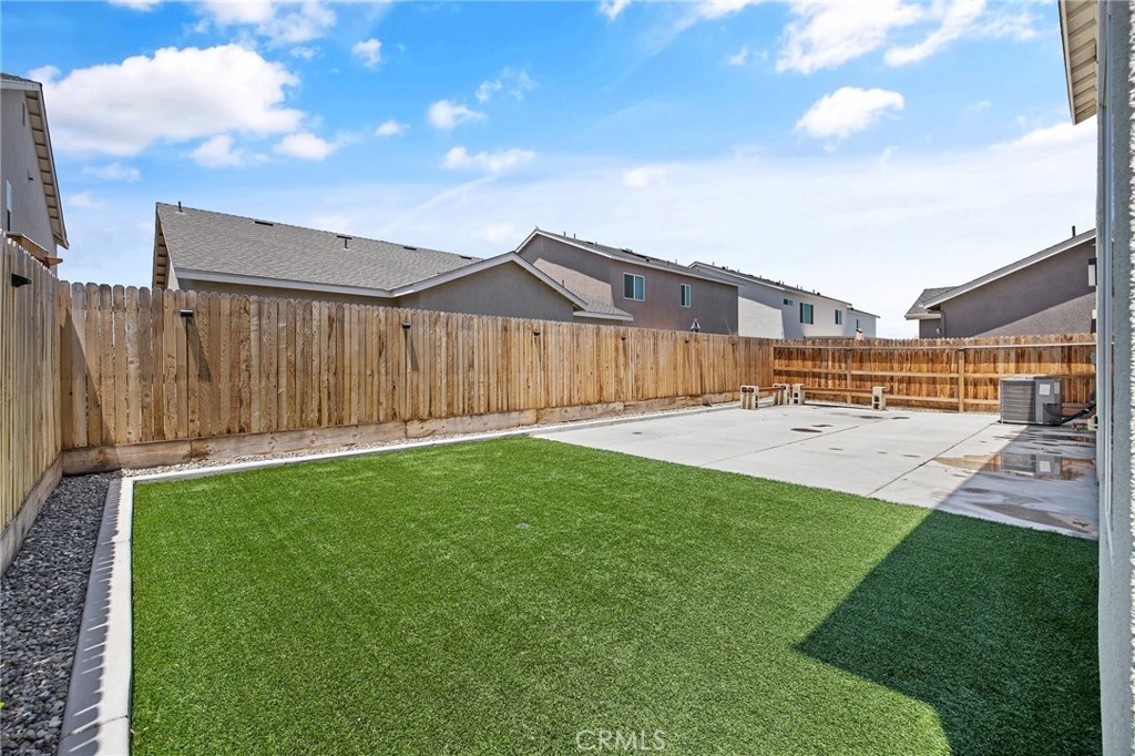 1754 N Aster Lake Rd, Hanford, CA 93230