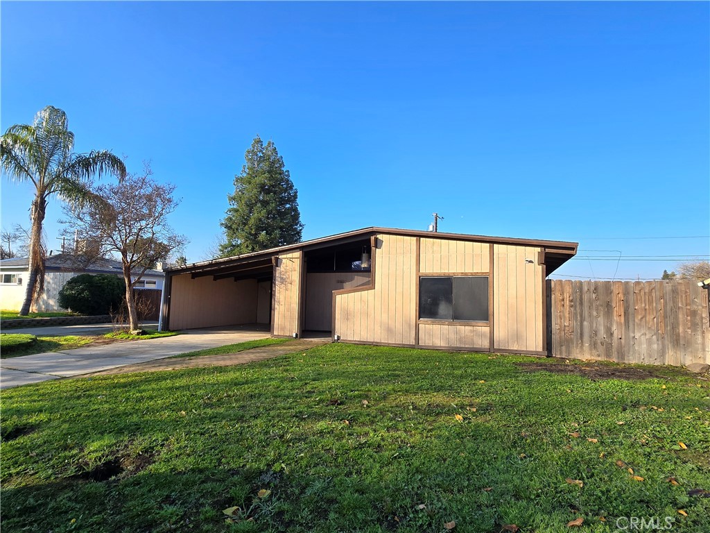 6569 N College Ave, Fresno, CA 93704