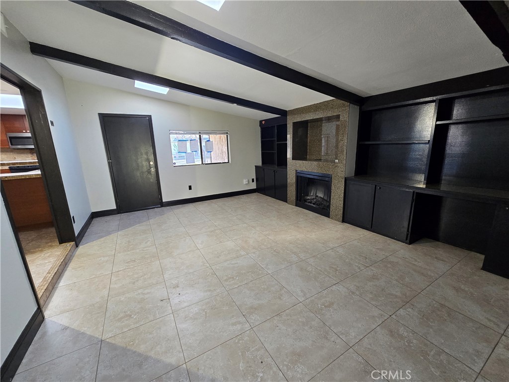 6569 N College Ave, Fresno, CA 93704