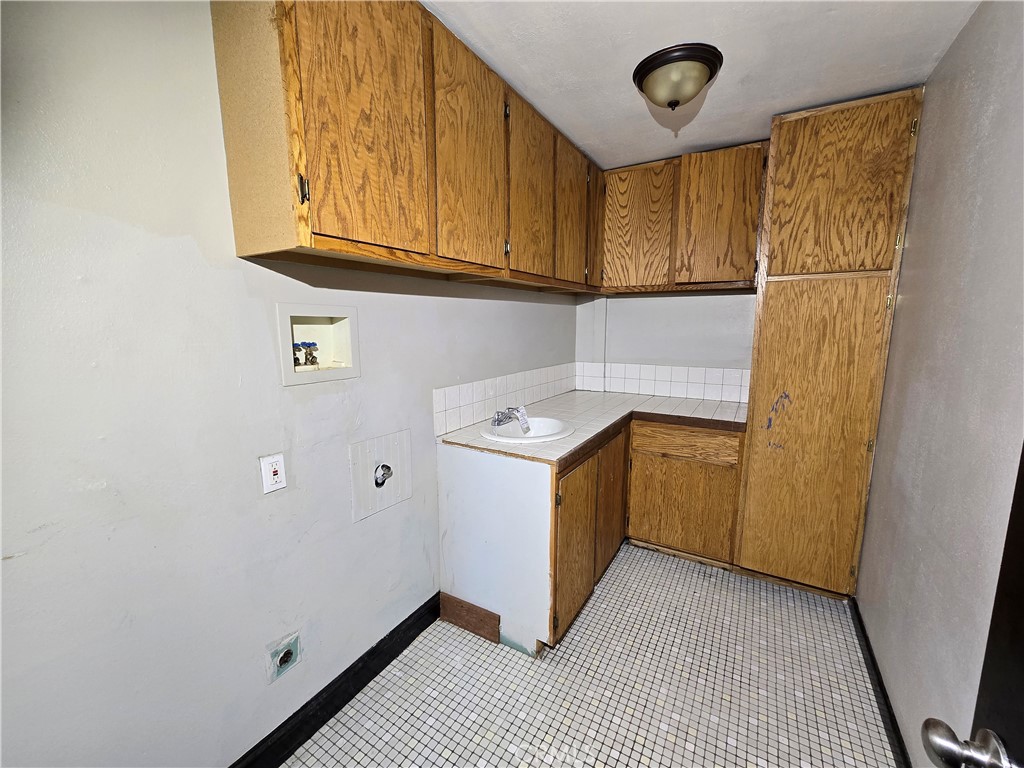 6569 N College Ave, Fresno, CA 93704