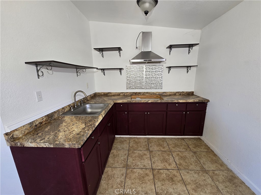 6569 N College Ave, Fresno, CA 93704