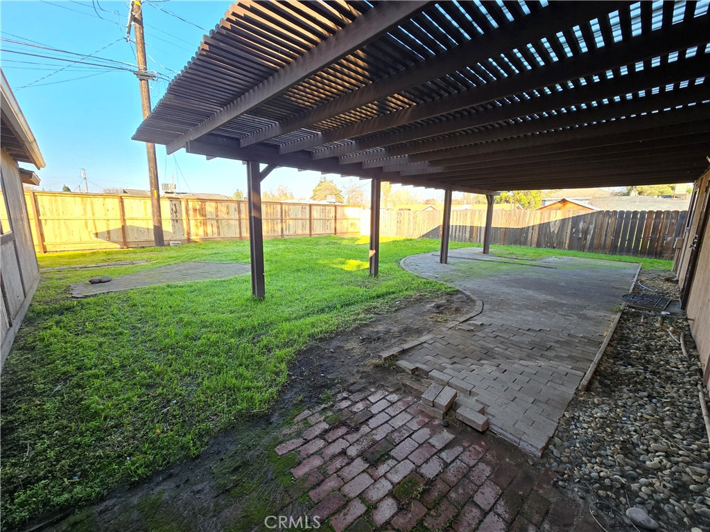 6569 N College Ave, Fresno, CA 93704