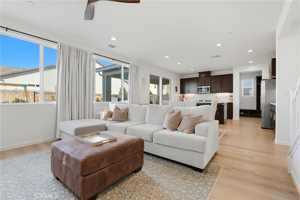 2566 Muscat, Hanford, CA 93230