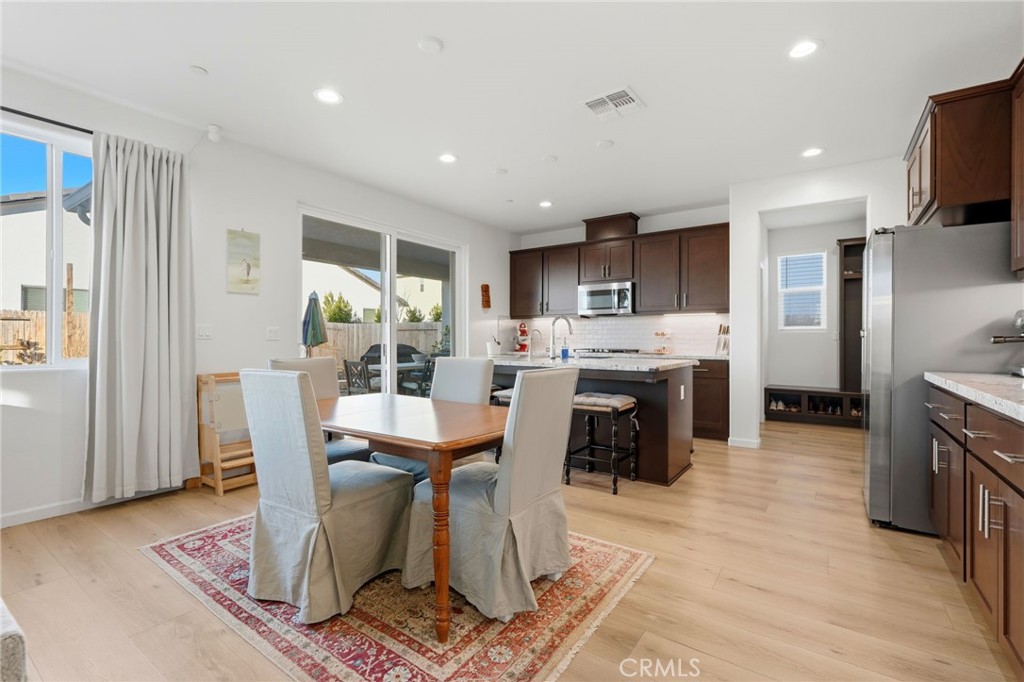 2566 Muscat, Hanford, CA 93230